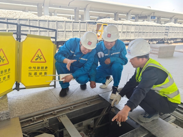乌海分院全力护航重点项目建设——高铁乌海站特种设备顺利通过验收