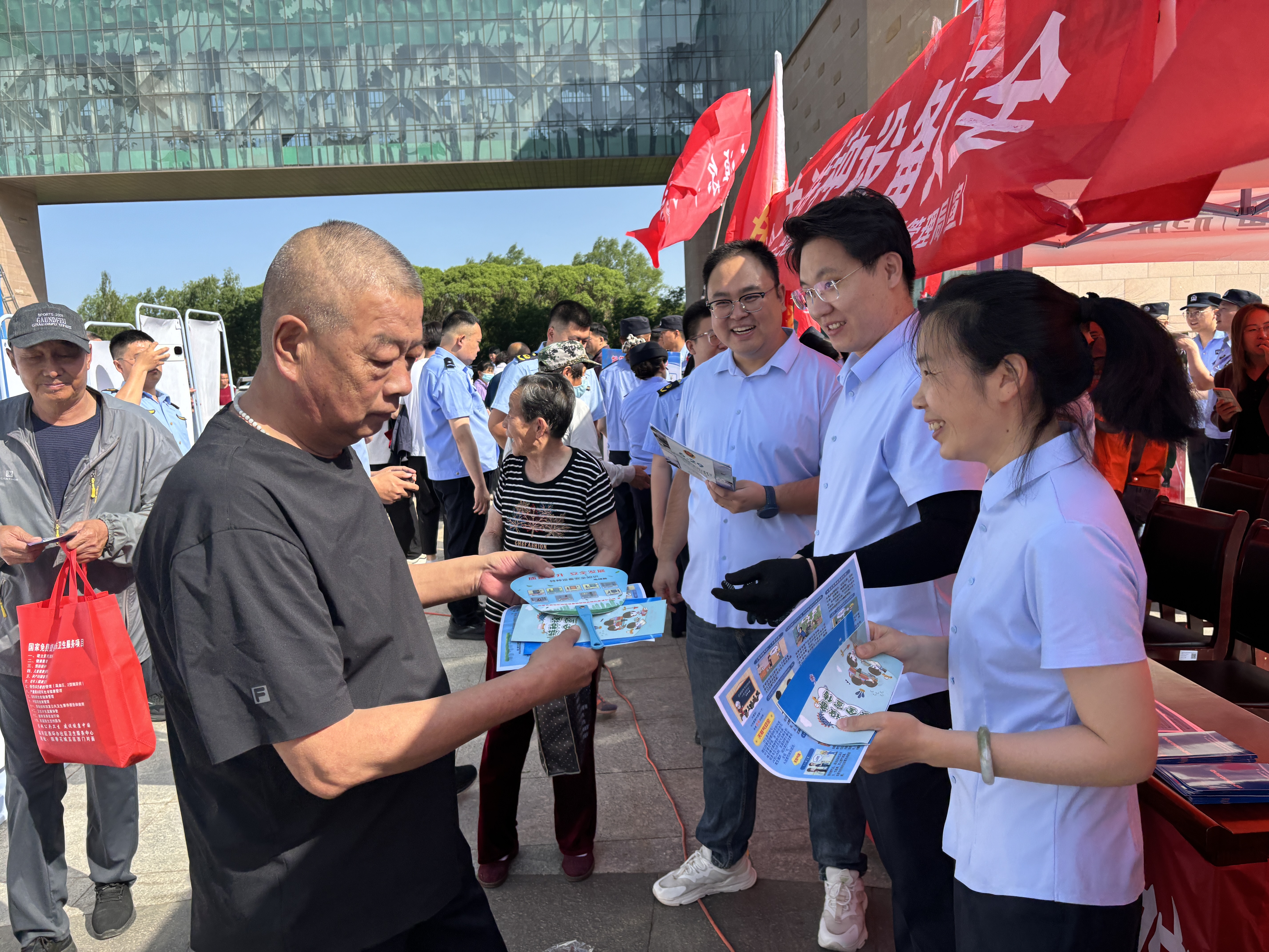 巴彦淖尔分院开展“安全生产月”宣传咨询日活动