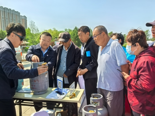筑牢安全防线，护航特种设备安全 --内蒙古特检院呼伦贝尔分院助力“安全生产月”开展特种设备安全知识现场咨询活动