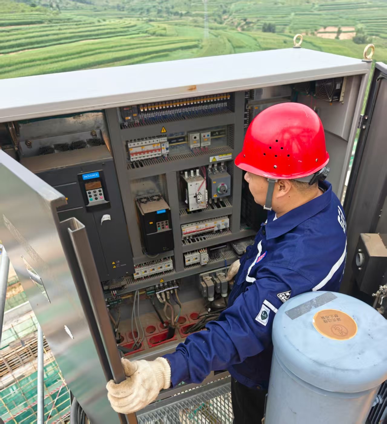 内蒙古特检院赤峰分院严检大型塔机 为水电站建设筑牢安全防线