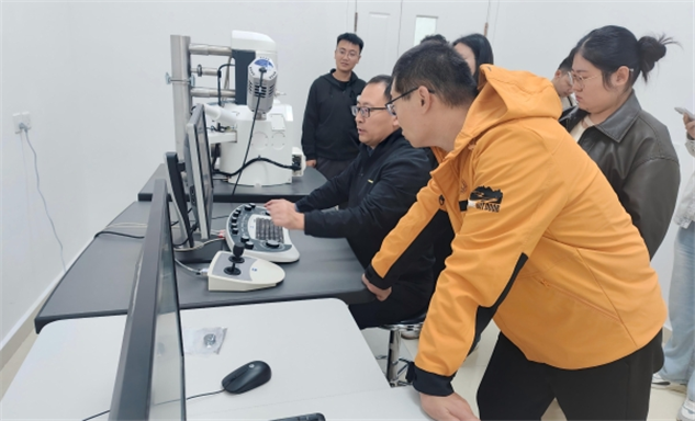 标题：聚焦微观分析 助力技术升级 ——包头分院开展蔡司扫描电镜培训
浏览次数：55
发表时间：2025-11-06