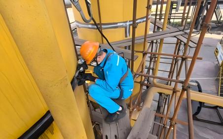 标题：压力容器“体检师”：于温差与高处之间，守护工业安全生命线
浏览次数：35
发表时间：2025-11-13