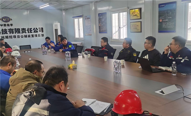 标题：聚焦重点项目 筑牢安全防线——内蒙古特检鄂尔多斯分院联合多部门赴荣信化工开展特种设备监检专题座谈
浏览次数：50
发表时间：2025-12-01