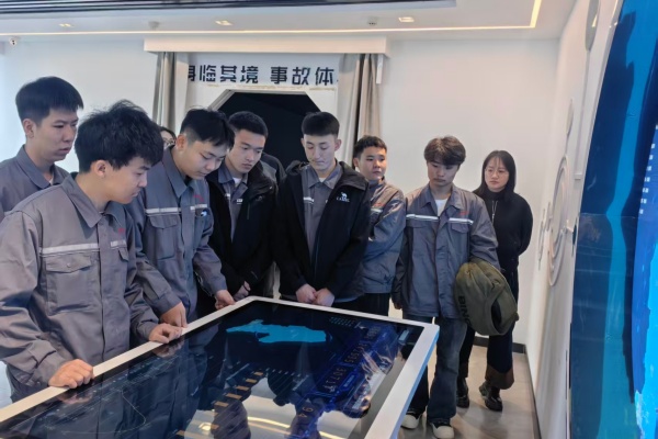 内蒙古特种设备学院组织首批学生赴科普中心开展实践教学