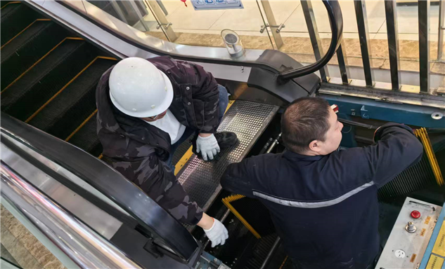 标题：内蒙古特检院呼伦贝尔分院完成扎兰屯发达广场电梯定期检验 护航人员密集场所乘梯安全
浏览次数：198
发表时间：2026-03-17