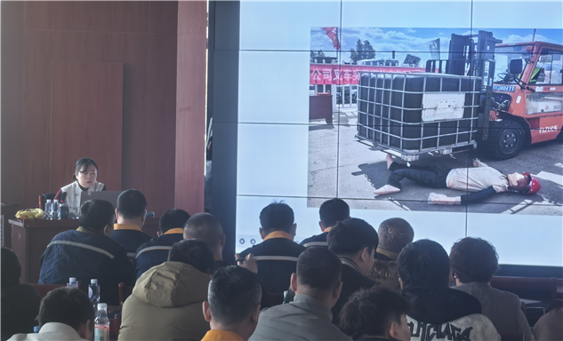 标题：主动送服务 现场办班“零距离” ——特种设备使用单位安全宣贯培训班走进伊敏电厂、驰宏矿业
浏览次数：461
发表时间：2026-04-24