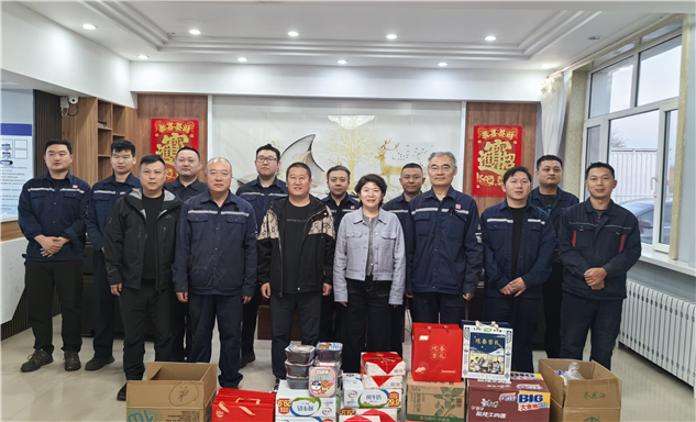 标题：千里驰援担使命 一线慰问传温情  ——兴安分院院长一行赴赤峰克旗煤制气项目慰问驻厂检验队伍
浏览次数：18
发表时间：2026-09-24
