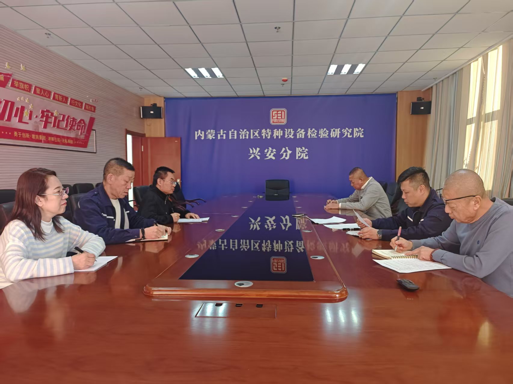 小组.jpg 小组.jpg