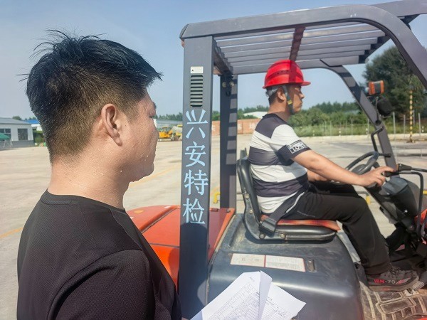 叉车实操考试现场1.jpg