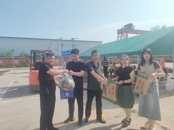 院领导班子和工会慰问一线.jpg