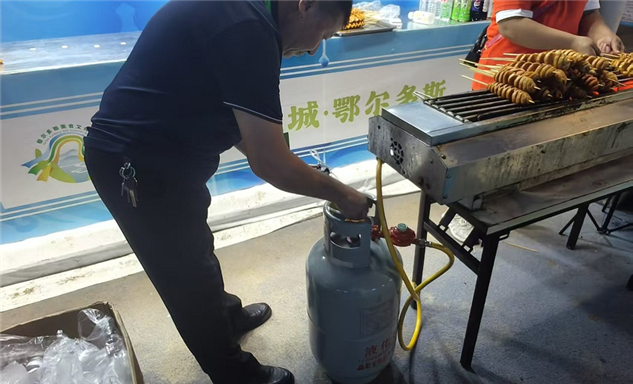 标题：协同监管守牢安全底线  鄂尔多斯分院配合鄂尔多斯市市场监管局圆满完成美食文化周安全保障任务
浏览次数：144
发表时间：2026-07-22