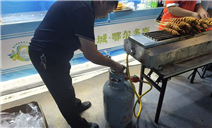 标题：协同监管守牢安全底线  鄂尔多斯分院配合鄂尔多斯市市场监管局圆满完成美食文化周安全保障任务
浏览次数：187
发表时间：2026-07-22