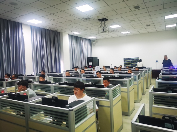 乌海分院与市应急管理局协同组织开展
特种作业人员复训换证理论考试